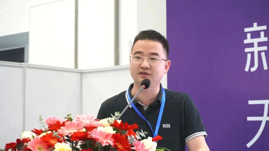 錦上添“花”- 2023南通數(shù)碼印花家紡論壇的正式開(kāi)辦，不懶人黃總從多角度闡述企業(yè)成長(zhǎng)經(jīng)驗(yàn)